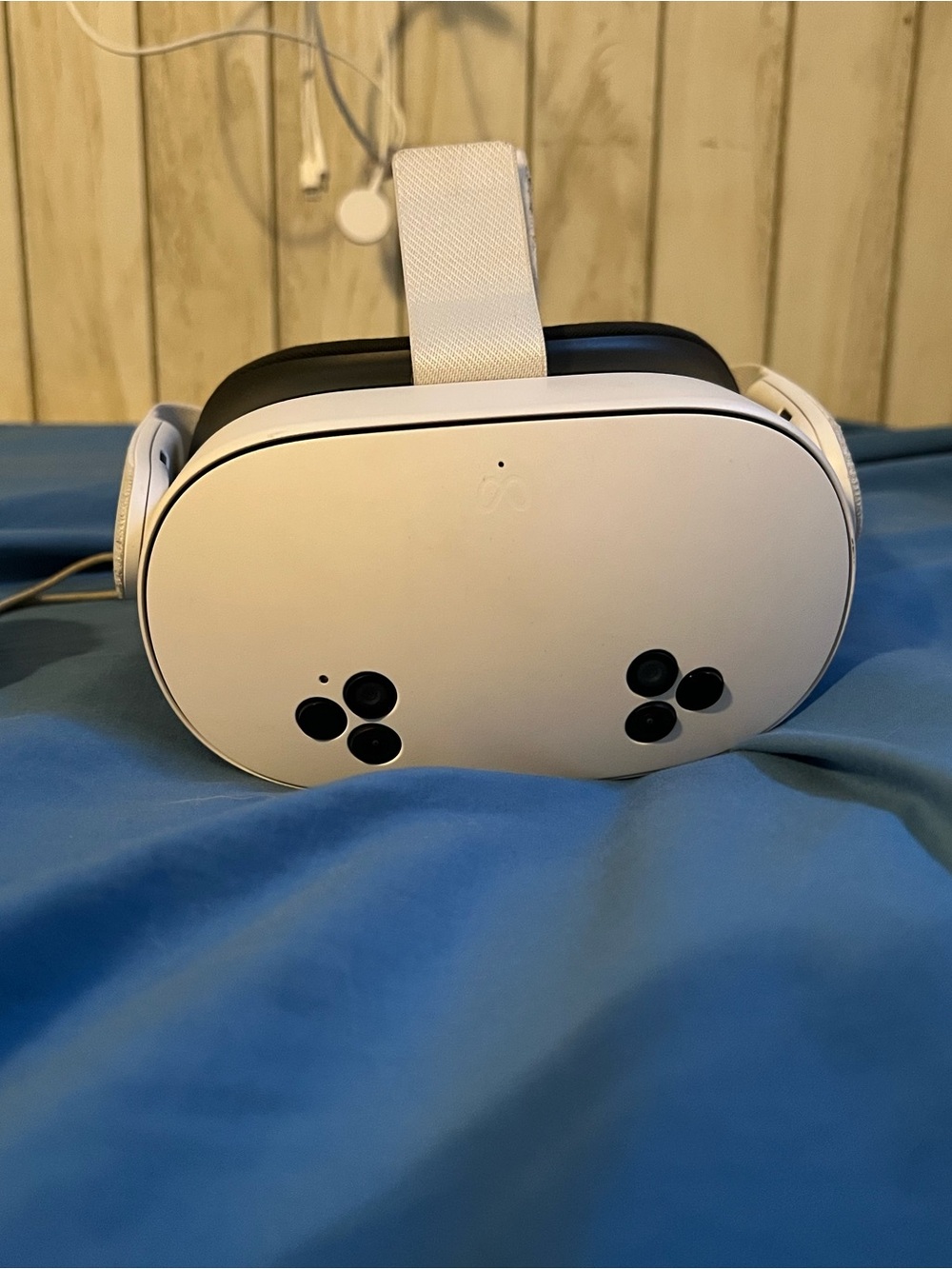 Quest 3s White VR Headset - Wireless Virtual Reality Headset